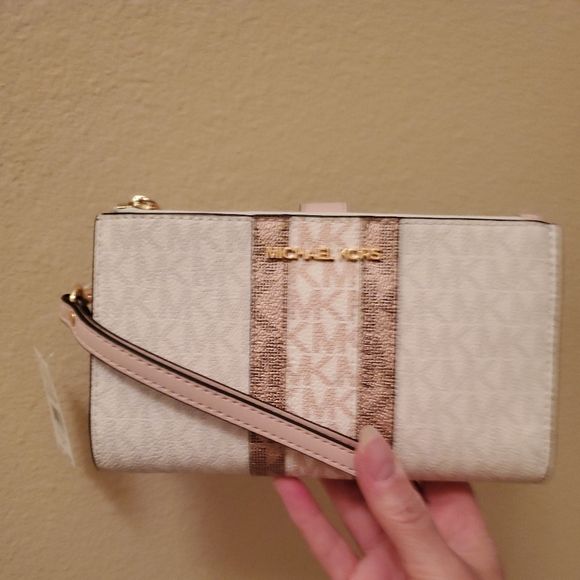 - Michael kors Signature Jet Set Medium Double Zip Wristlet Wallet - Picture 11 of 11